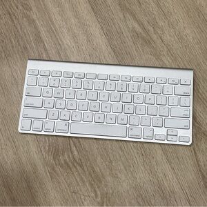 Apple Wireless Keyboard 2009